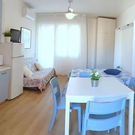 In With Balcony 比比翁